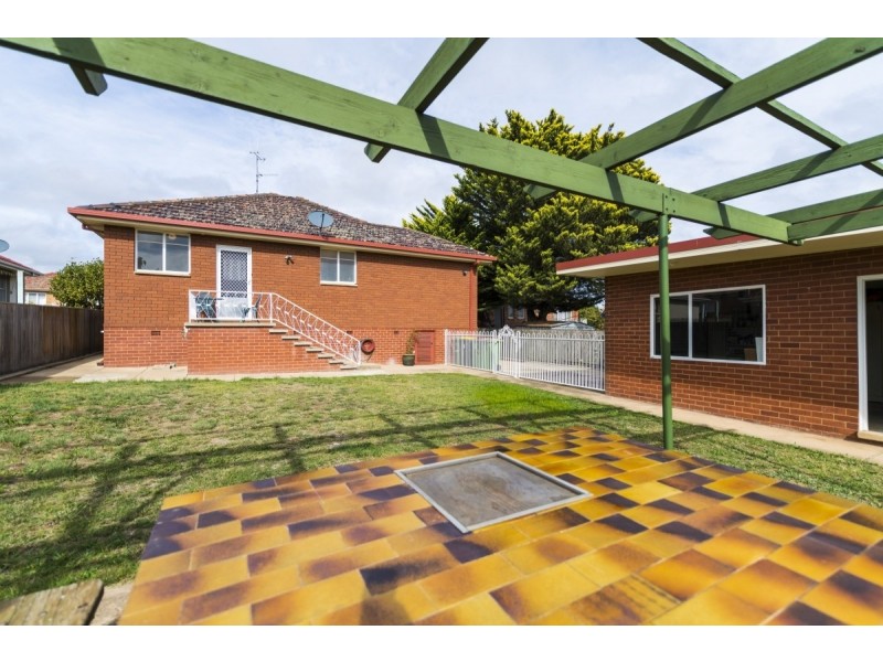 33 Ernest Street, Queanbeyan NSW 2620