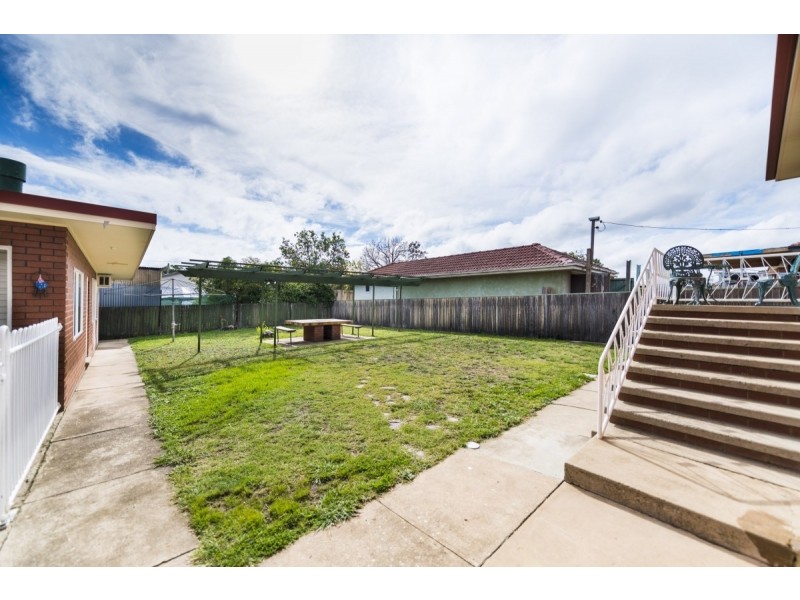 33 Ernest Street, Queanbeyan NSW 2620