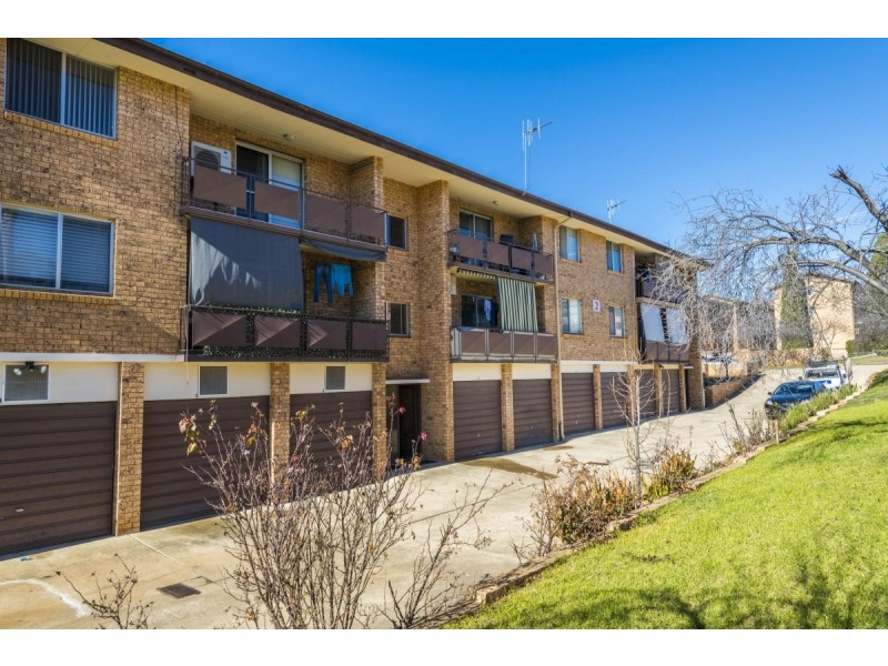 2/2 Crest Road, Queanbeyan NSW 2620