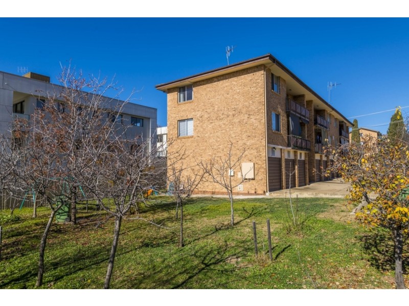 2/2 Crest Road, Queanbeyan NSW 2620