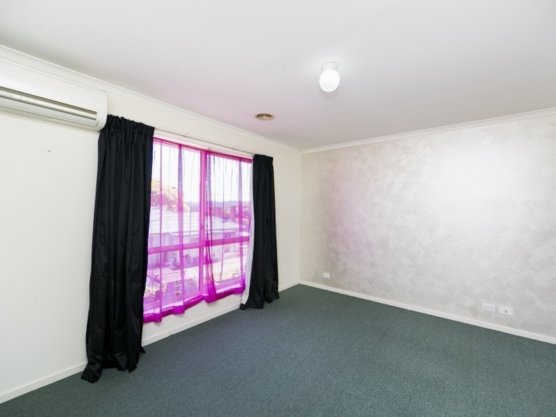 2/1A Mckeahnie Street, Queanbeyan NSW 2620
