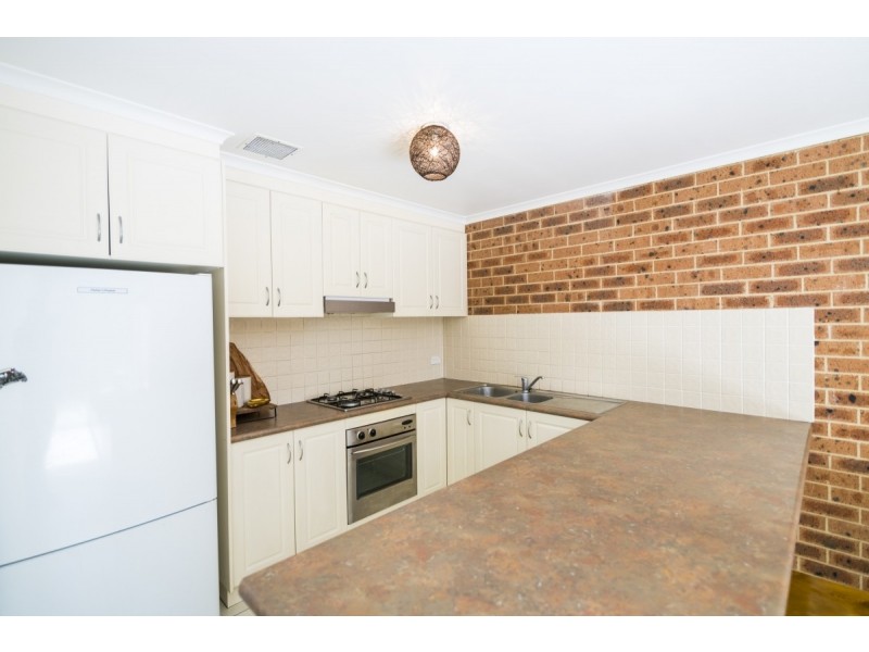 2/24 Binaburra Place, Queanbeyan NSW 2620
