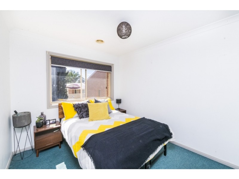 2/24 Binaburra Place, Queanbeyan NSW 2620