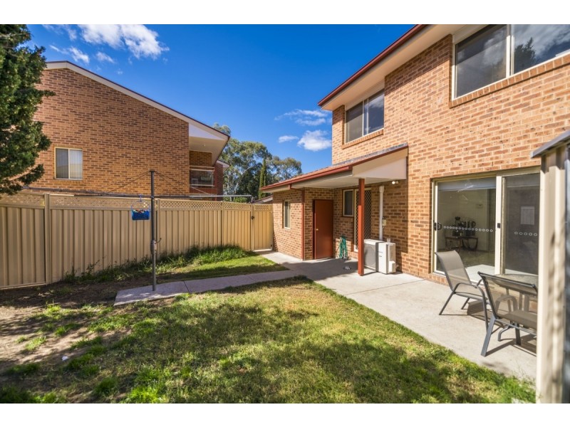 2/24 Binaburra Place, Queanbeyan NSW 2620