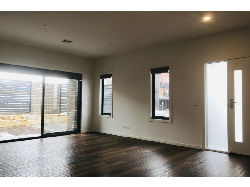 1/12 Uriarra Road, Queanbeyan NSW 2620