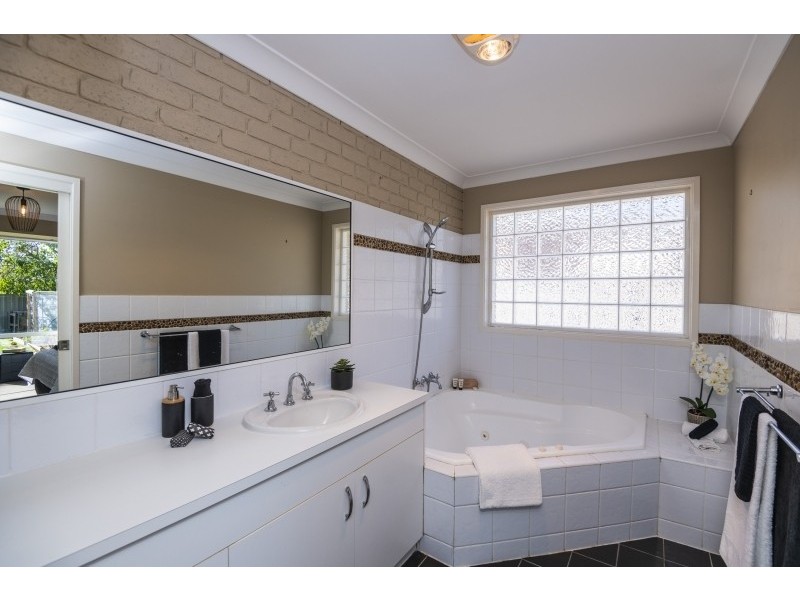 3 Phillip Avenue, Queanbeyan East NSW 2620