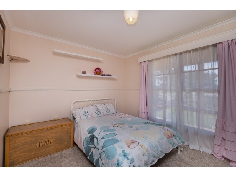 5 McInnes Place, Queanbeyan NSW 2620