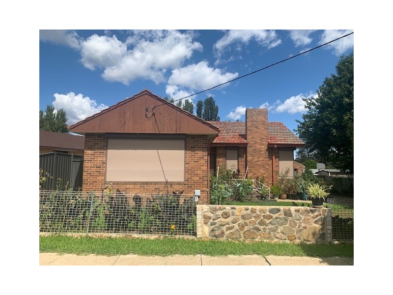 2 Elizabeth Crescent, Queanbeyan NSW 2620