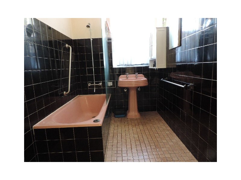 2 Elizabeth Crescent, Queanbeyan NSW 2620