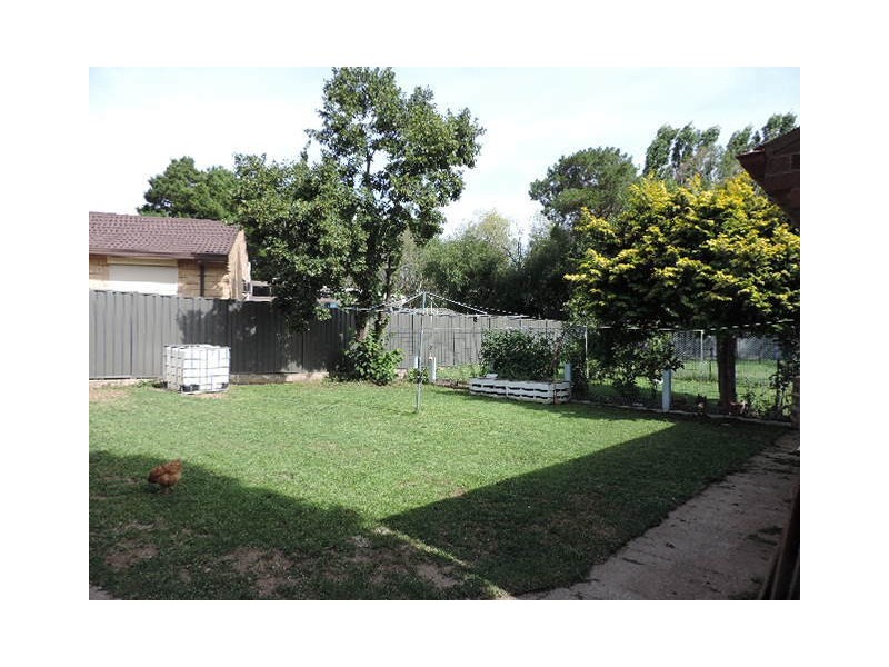 2 Elizabeth Crescent, Queanbeyan NSW 2620