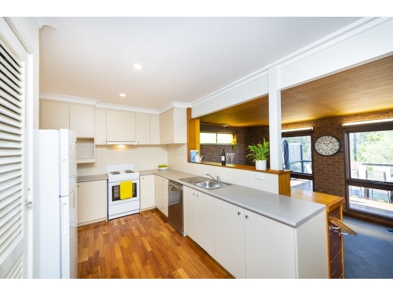 6 Crinoline Street, Queanbeyan NSW 2620