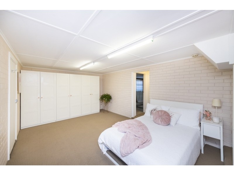 6 Crinoline Street, Queanbeyan NSW 2620