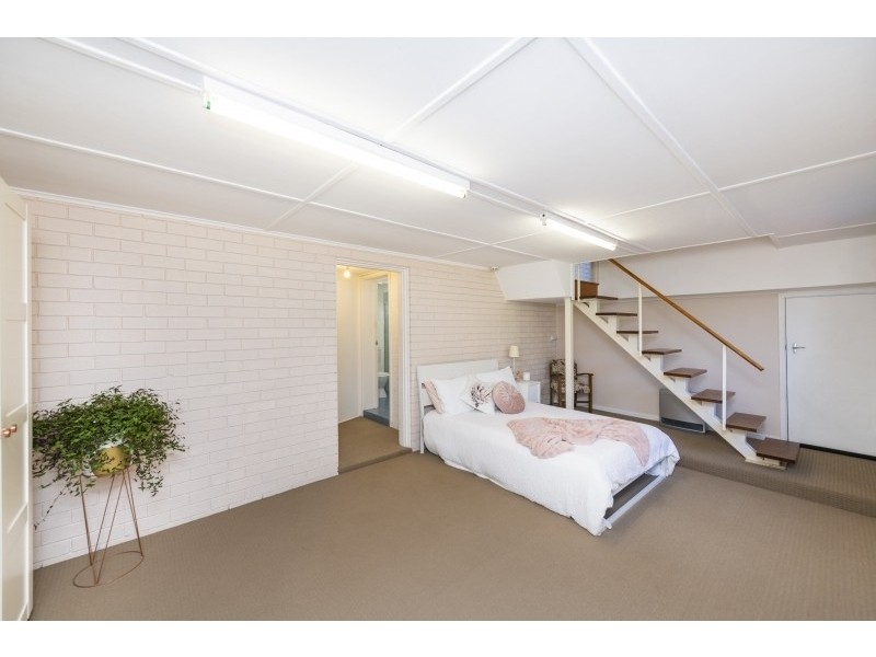 6 Crinoline Street, Queanbeyan NSW 2620