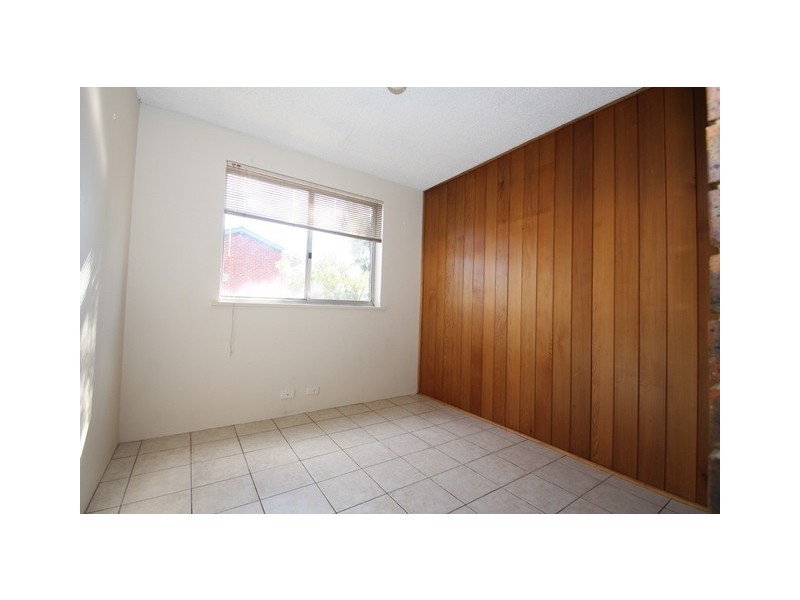 8/4 Mowatt Street, Queanbeyan NSW 2620