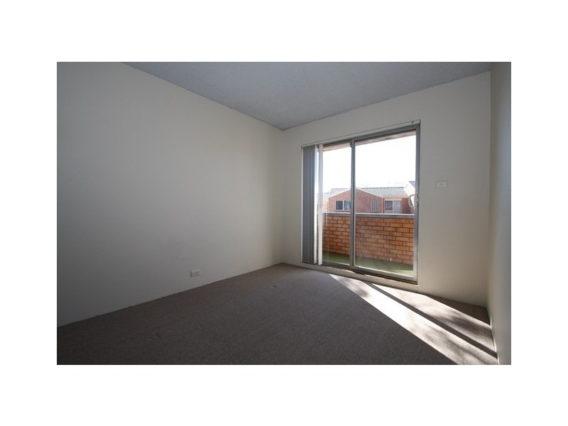 8/4 Mowatt Street, Queanbeyan NSW 2620