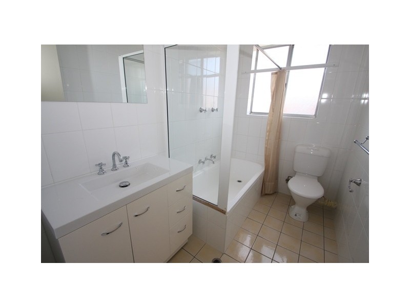 8/4 Mowatt Street, Queanbeyan NSW 2620