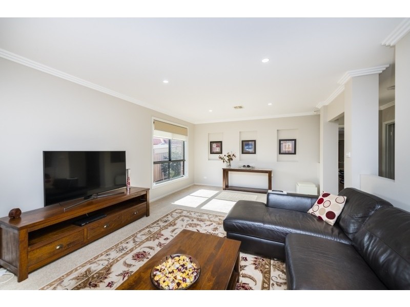 14 Tennyson Drive, Queanbeyan East NSW 2620