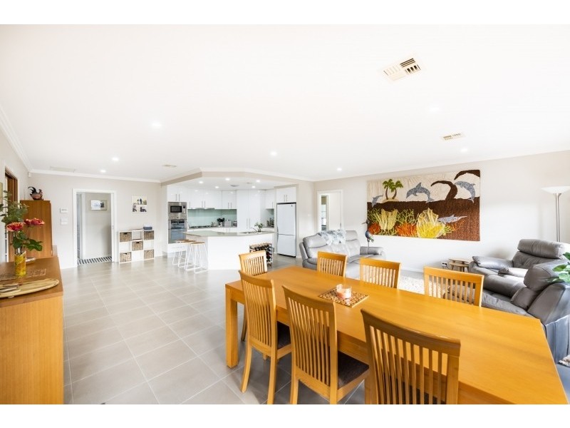 14 Tennyson Drive, Queanbeyan East NSW 2620