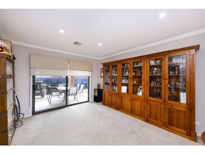 14 Tennyson Drive, Queanbeyan East NSW 2620