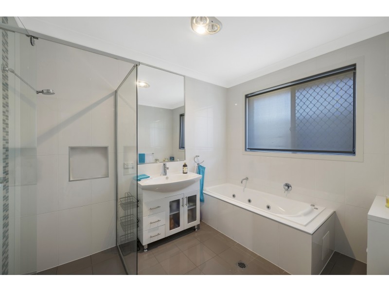 14 Tennyson Drive, Queanbeyan East NSW 2620