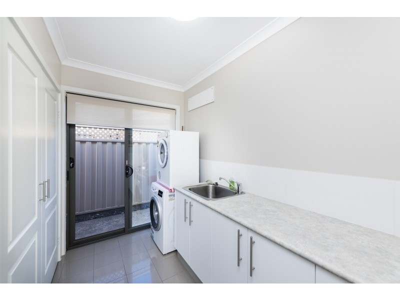 14 Tennyson Drive, Queanbeyan East NSW 2620