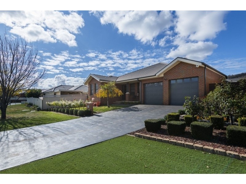 14 Tennyson Drive, Queanbeyan East NSW 2620