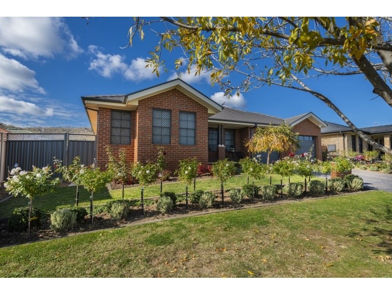 14 Tennyson Drive, Queanbeyan East NSW 2620