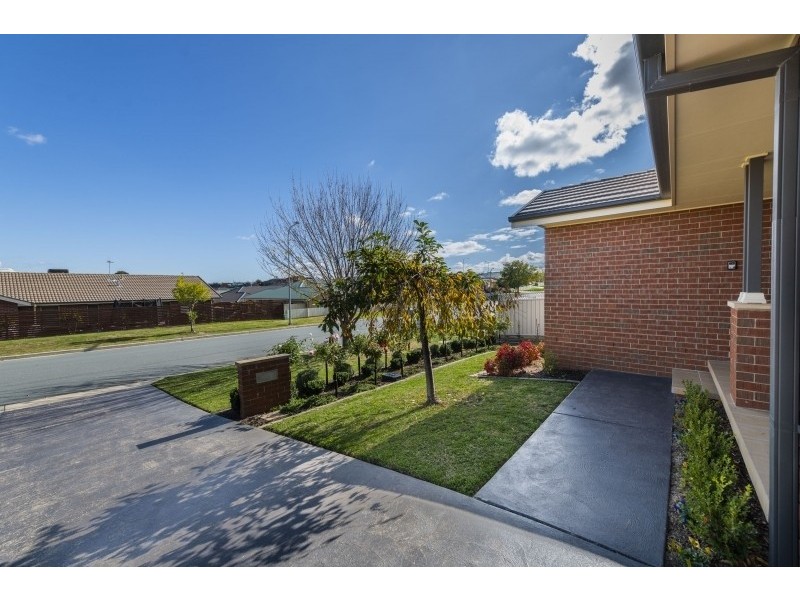 14 Tennyson Drive, Queanbeyan East NSW 2620