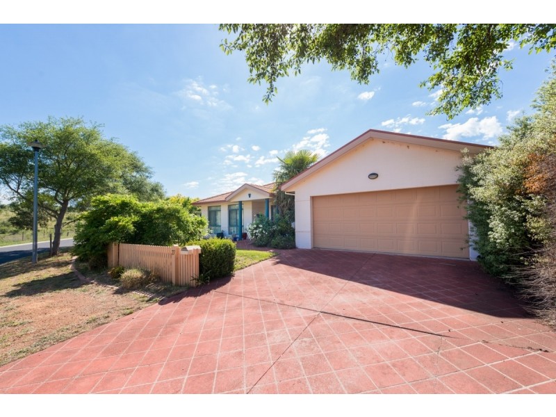 27 Bayside Court, Jerrabomberra NSW 2619