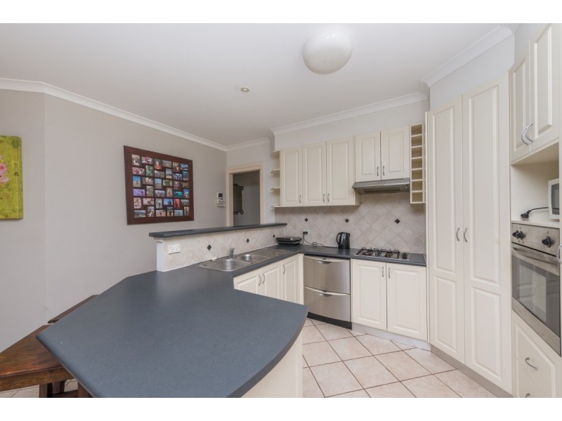 27 Bayside Court, Jerrabomberra NSW 2619