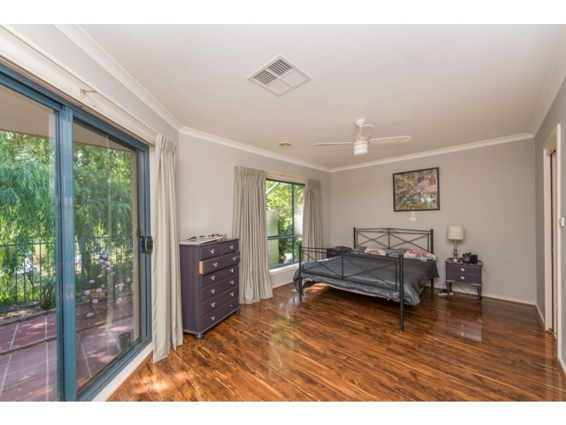 27 Bayside Court, Jerrabomberra NSW 2619