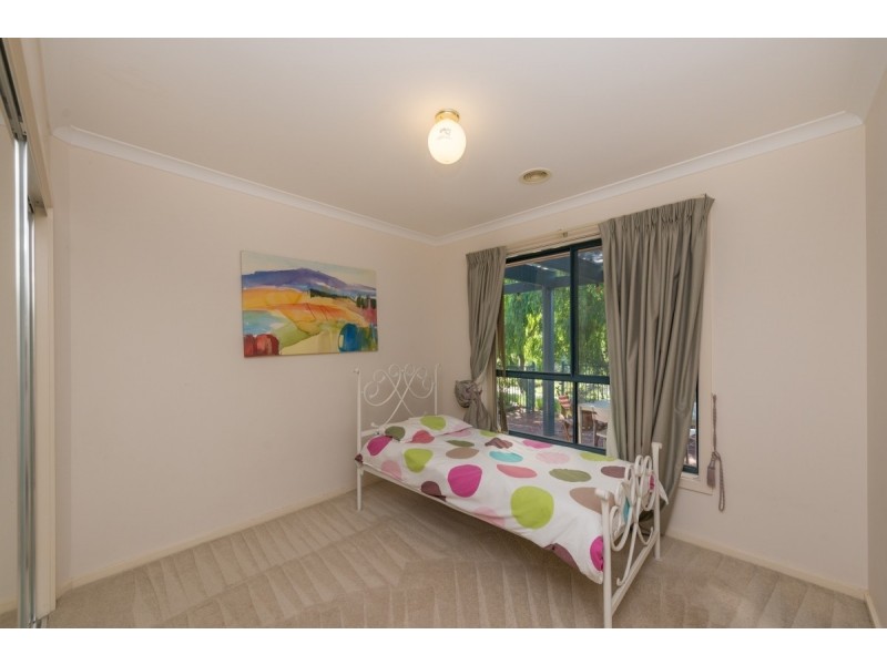 27 Bayside Court, Jerrabomberra NSW 2619