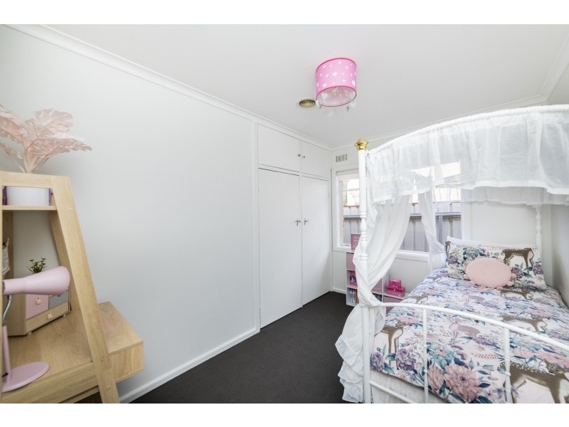 22 Christopher Crescent, Queanbeyan NSW 2620