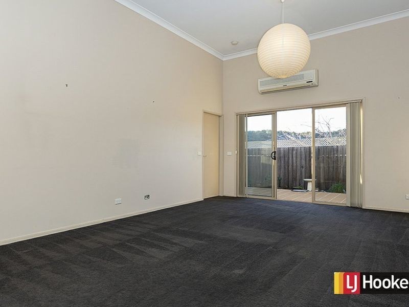 8/6 Doeberl Place, Queanbeyan NSW 2620