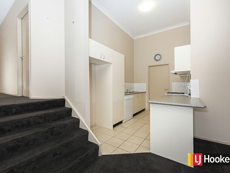 8/6 Doeberl Place, Queanbeyan NSW 2620