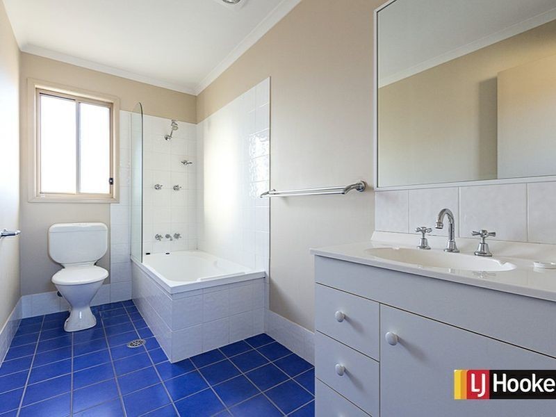 8/6 Doeberl Place, Queanbeyan NSW 2620