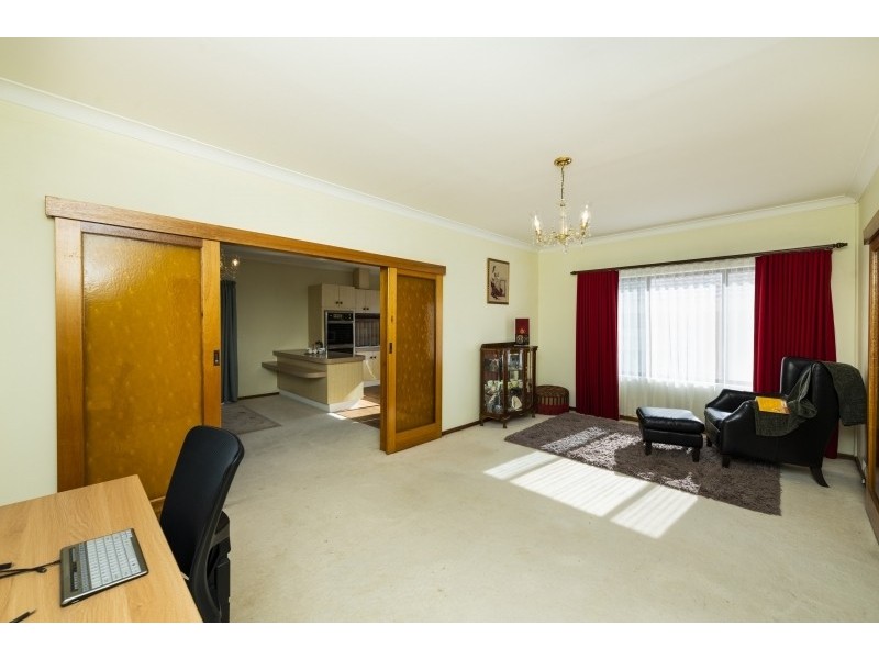 28 Christopher Crescent, Queanbeyan NSW 2620