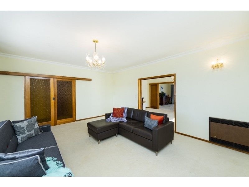 28 Christopher Crescent, Queanbeyan NSW 2620