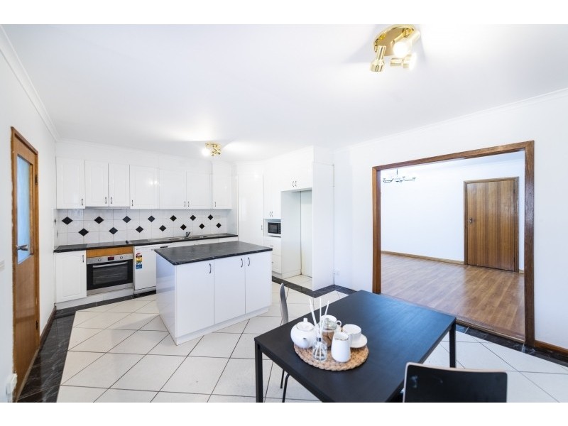 28 Christopher Crescent, Queanbeyan NSW 2620