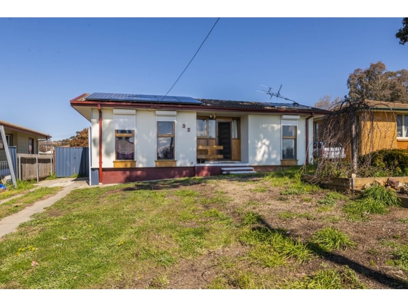 32 Boronia Crescent, Karabar NSW 2620