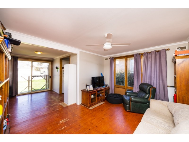 32 Boronia Crescent, Karabar NSW 2620