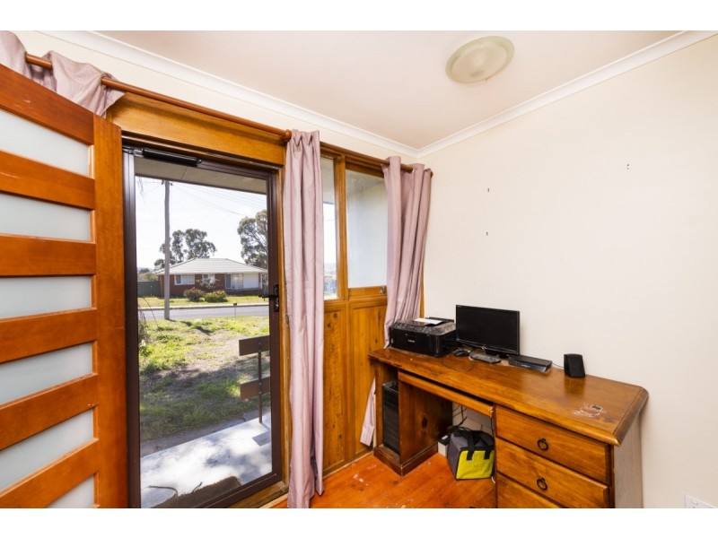 32 Boronia Crescent, Karabar NSW 2620