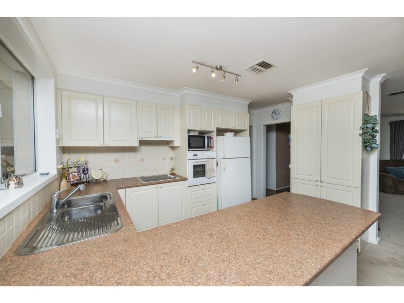 19 Bendora Avenue, Queanbeyan NSW 2620