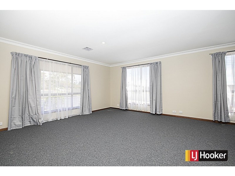 18 Hakea Place, Queanbeyan NSW 2620