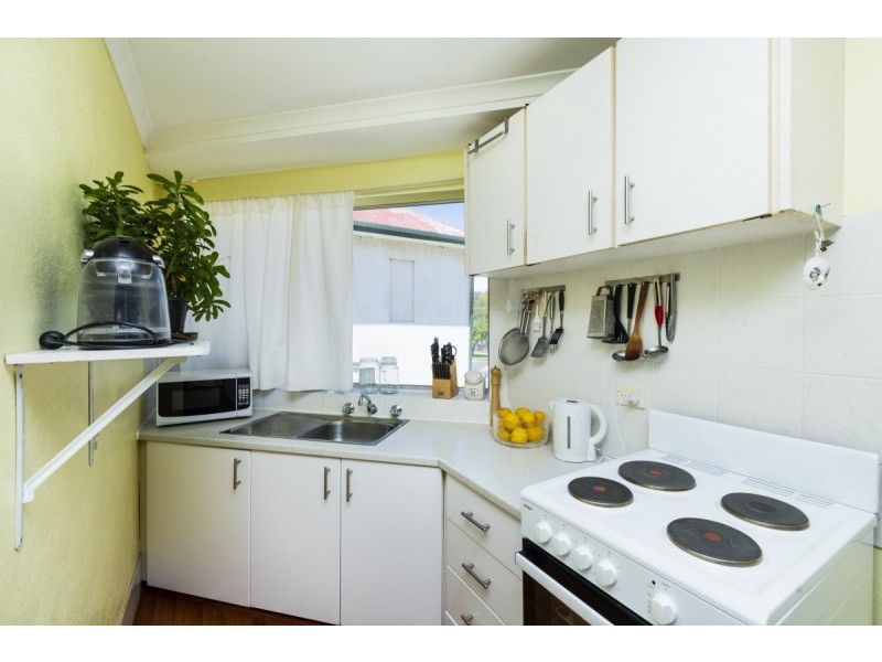 2/18 Trinculo Place, Queanbeyan NSW 2620