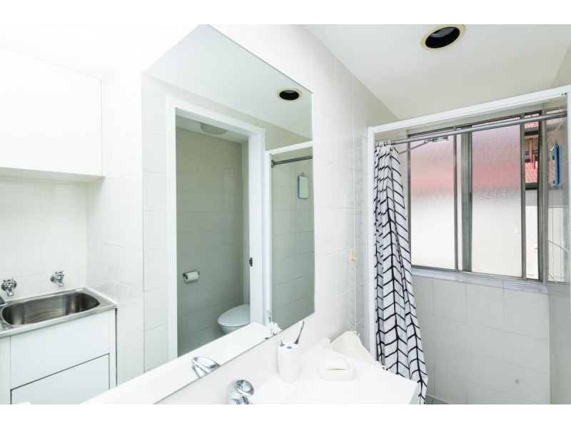 2/18 Trinculo Place, Queanbeyan NSW 2620