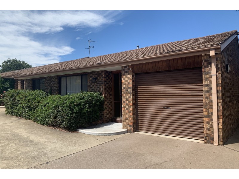1/63 Macquoid Street, Queanbeyan NSW 2620