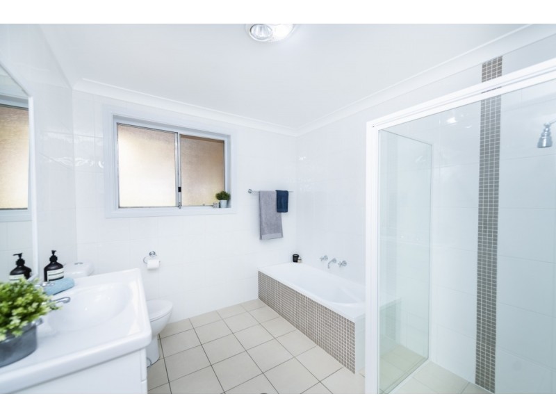 42 Elizabeth Crescent, Queanbeyan East NSW 2620