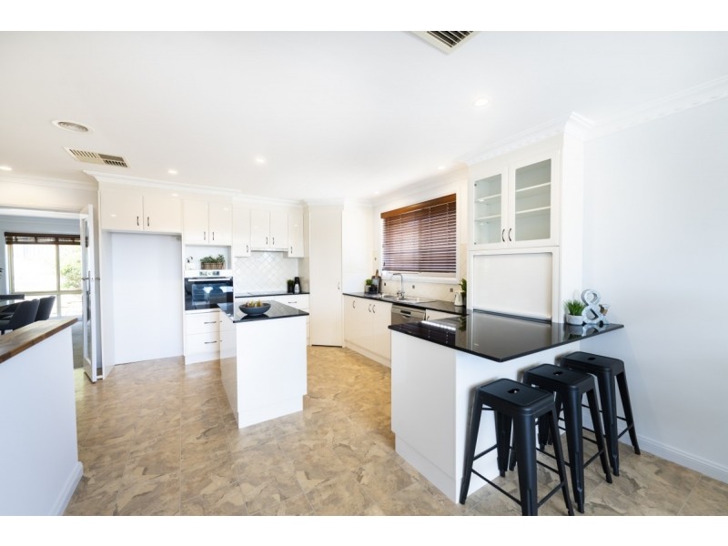 42 Elizabeth Crescent, Queanbeyan East NSW 2620