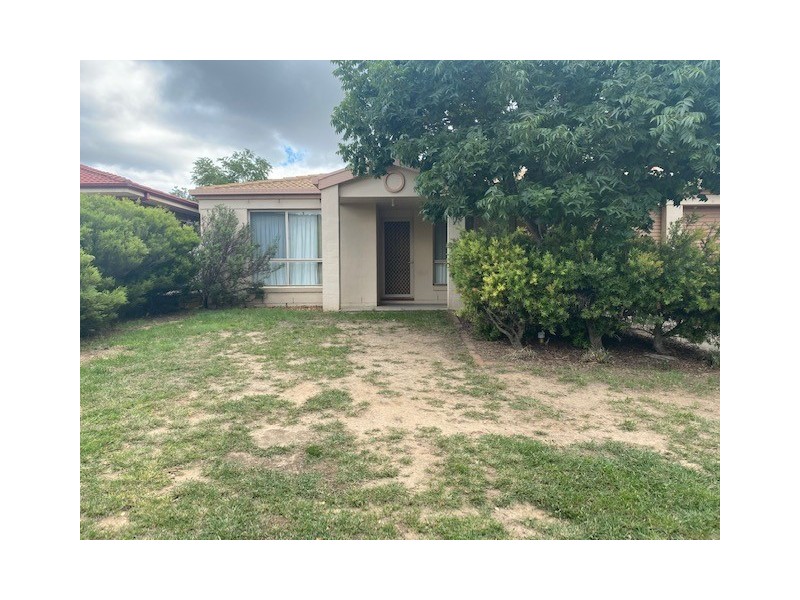 27 Thomas Royal Gardens, Queanbeyan East NSW 2620